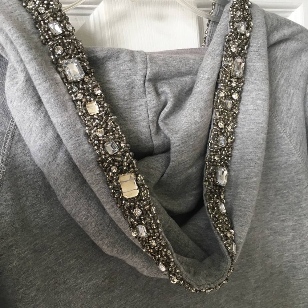 weuistcd Bearl  Sweater